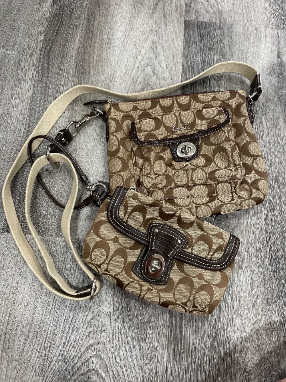 Coach Signature Swingpack (crossbody) bags